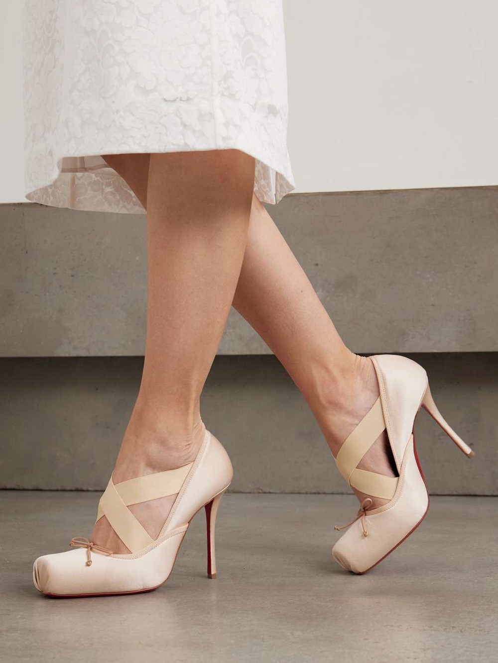 Christian Louboutin Cassiasticina satin pumps
$ 1,195 42